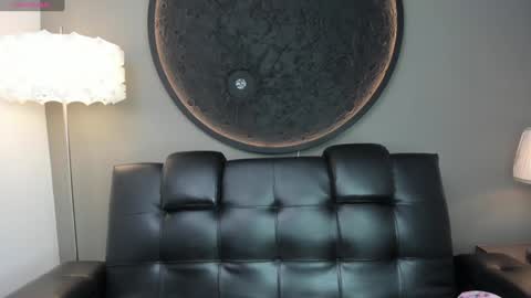 Snapshot of miss_vaiolette chatting on 01.11.25 Vaiolette online show from 01.11.25