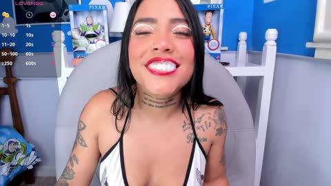 Snapshot of miss_vaiolette chatting on 01.15.25 Vaiolette online show from 01.15.25