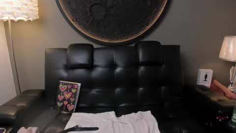 Snapshot of miss_vaiolette chatting on 02.17.25 Vaiolette online show from 02.17.25