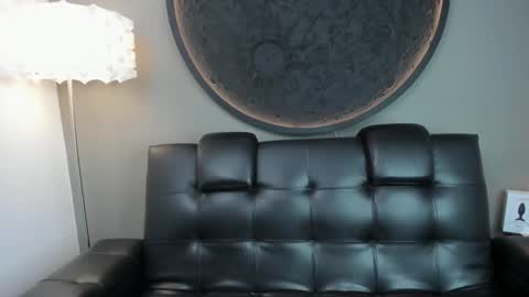 Snapshot of miss_vaiolette chatting on 02.20.25 Vaiolette online show from 02.20.25