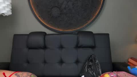 Snapshot of miss_vaiolette chatting on 10.02.25 Vaiolette online show from 10.02.25