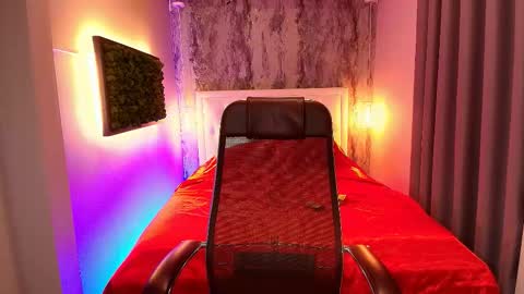 Eva online show from 10.15.25