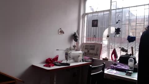 Anarkitten  online show from 02.14.25