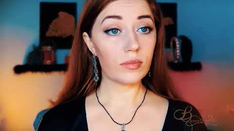 The divine Beverly online show from 11.22.25