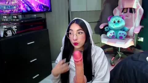 Camila Flores online show from 11.26.25