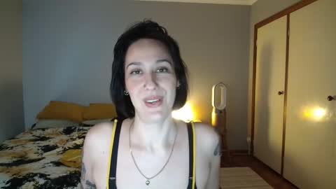 Snapshot of misscarmilla444 chatting on 09.30.25 MissCarmilla444 online show from 09.30.25