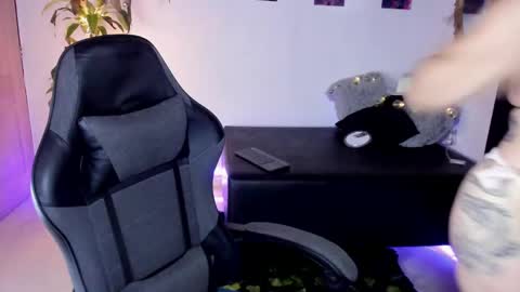 Missy Charlottte.  Hey remember to give me a thumbs up ty online show from 12.20.24