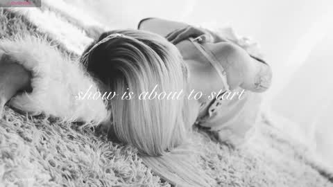 Chloe freelance model Please your thumbs up are important  online show from 02.25.26