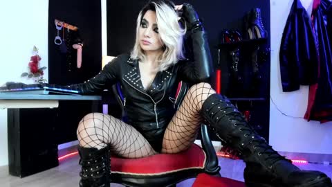 Missdarklady online show from 12.17.24