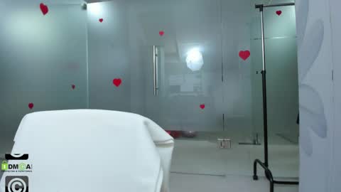 Snapshot of missdominna chatting on 05.14.26 Miss Domina online show from 05.14.26