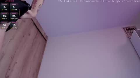 Snapshot of missdomino_ chatting on 11.28.25 valentina online show from 11.28.25