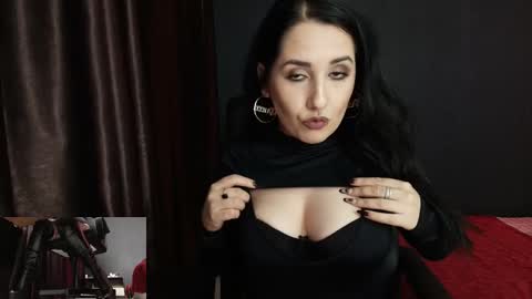 Snapshot of missdyaa chatting on 10.01.25 Miss online show from 10.01.25