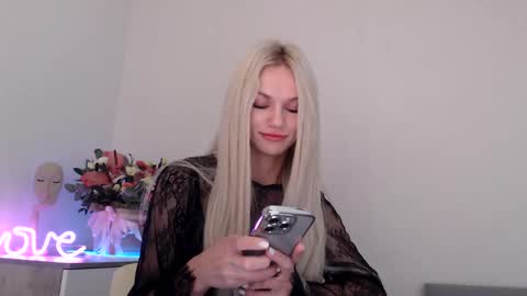 Snapshot of missemma1111 chatting on 12.04.24 EMMA online show from 12.04.24