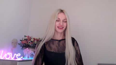 Snapshot of missemma1111 chatting on 12.04.24 EMMA online show from 12.04.24