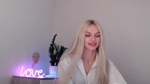 Snapshot of missemma1111 chatting on 12.07.24 EMMA online show from 12.07.24