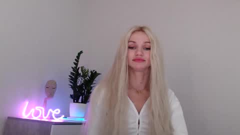 Snapshot of missemma1111 chatting on 12.12.24 EMMA online show from 12.12.24