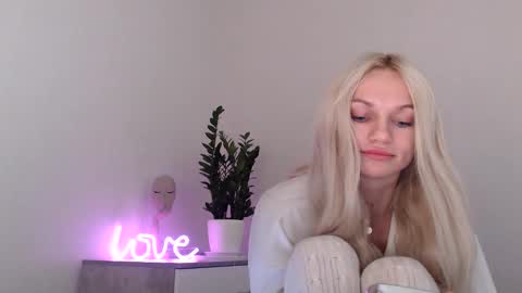 Snapshot of missemma1111 chatting on 12.15.24 EMMA online show from 12.15.24