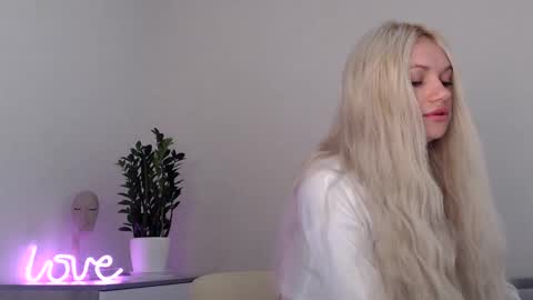 Snapshot of missemma1111 chatting on 12.16.24 EMMA online show from 12.16.24