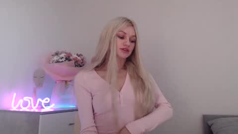 Snapshot of missemma1111 chatting on 12.20.24 EMMA online show from 12.20.24