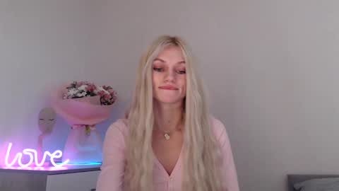 Snapshot of missemma1111 chatting on 12.20.24 EMMA online show from 12.20.24