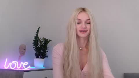 Snapshot of missemma1111 chatting on 01.02.25 EMMA online show from 01.02.25