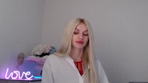 Snapshot of missemma1111 chatting on 01.09.25 EMMA online show from 01.09.25