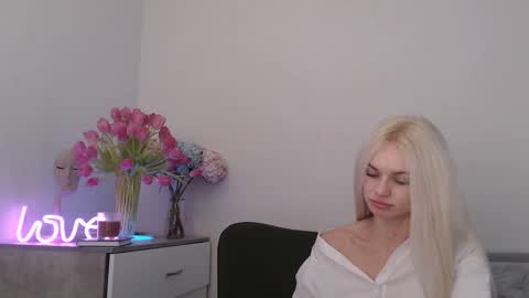 Snapshot of missemma1111 chatting on 01.28.25 EMMA online show from 01.28.25