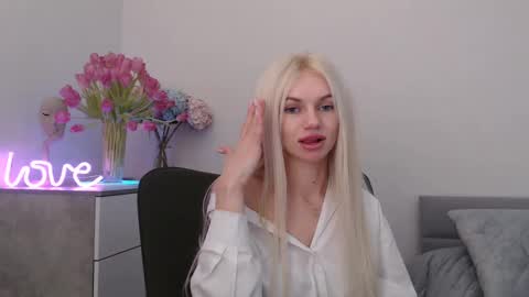 Snapshot of missemma1111 chatting on 01.29.25 EMMA online show from 01.29.25