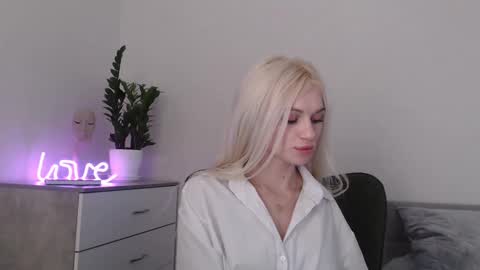 Snapshot of missemma1111 chatting on 01.30.25 EMMA online show from 01.30.25