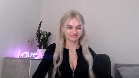 Snapshot of missemma1111 chatting on 02.01.25 EMMA online show from 02.01.25