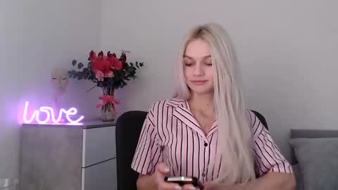 Snapshot of missemma1111 chatting on 02.10.25 EMMA online show from 02.10.25