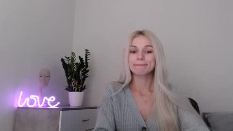 Snapshot of missemma1111 chatting on 02.11.25 EMMA online show from 02.11.25