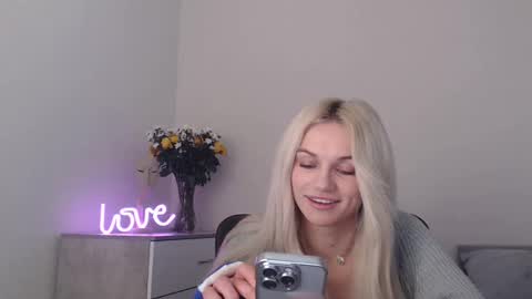 Snapshot of missemma1111 chatting on 03.03.25 EMMA online show from 03.03.25