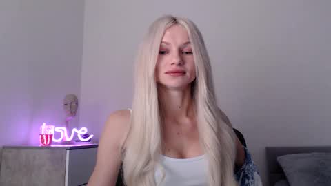 Snapshot of missemma1111 chatting on 12.17.25 EMMA online show from 12.17.25