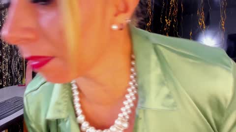 Escarlet online show from 01.16.25