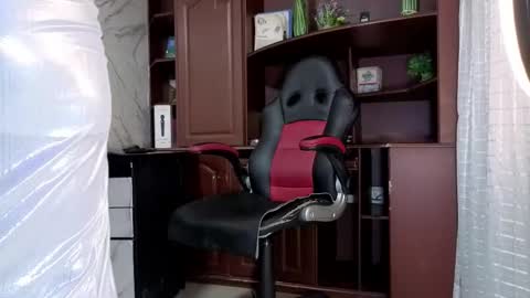 Escarlet online show from 11.28.25