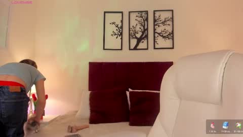 Bella Castillo online show from 11.28.25