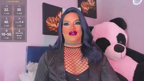 kassandra lazcano online show from 10.11.25