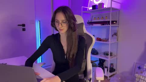 misslalii online show from 12.03.25