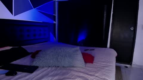 Miss Loise online show from 02.03.25