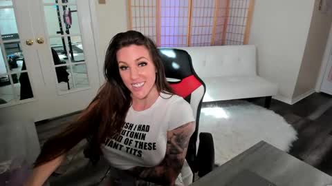 Snapshot of misslusciousxox chatting on 02.08.25 MissLuscious online show from 02.08.25