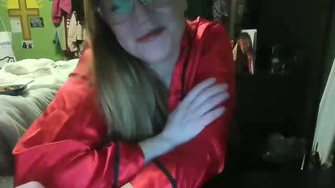 Snapshot of missmandycandy chatting on 12.04.25 Mandy online show from 12.04.25