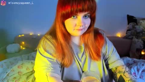 Snapshot of missmayaqueen chatting on 11.17.25 Maya online show from 11.17.25