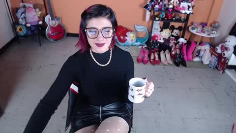 Miss Mia online show from 01.05.25