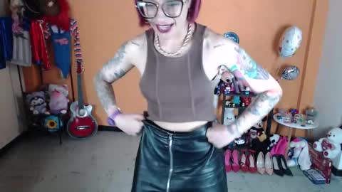 Miss Mia online show from 01.19.25