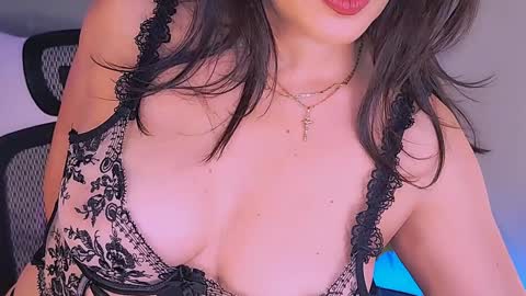 Snapshot of missmina chatting on 11.02.25 Mina online show from 11.02.25