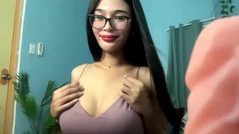 missminervaa online show from 10.05.25