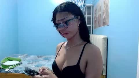 missminervaa online show from 04.18.26