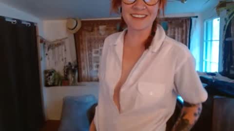 Snapshot of missmoonmagic13 chatting on 03.10.25 Maxxx online show from 03.10.25
