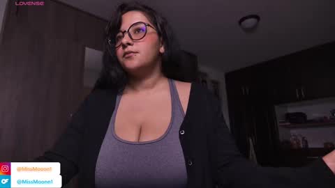 Snapshot of missmoonn chatting on 09.09.25 MissMoon online show from 09.09.25
